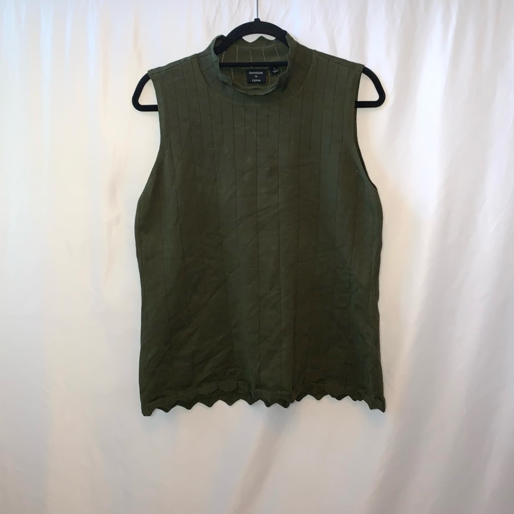 Devotion By Cyrus Green Pointelle Scallop Trim Top size Medium